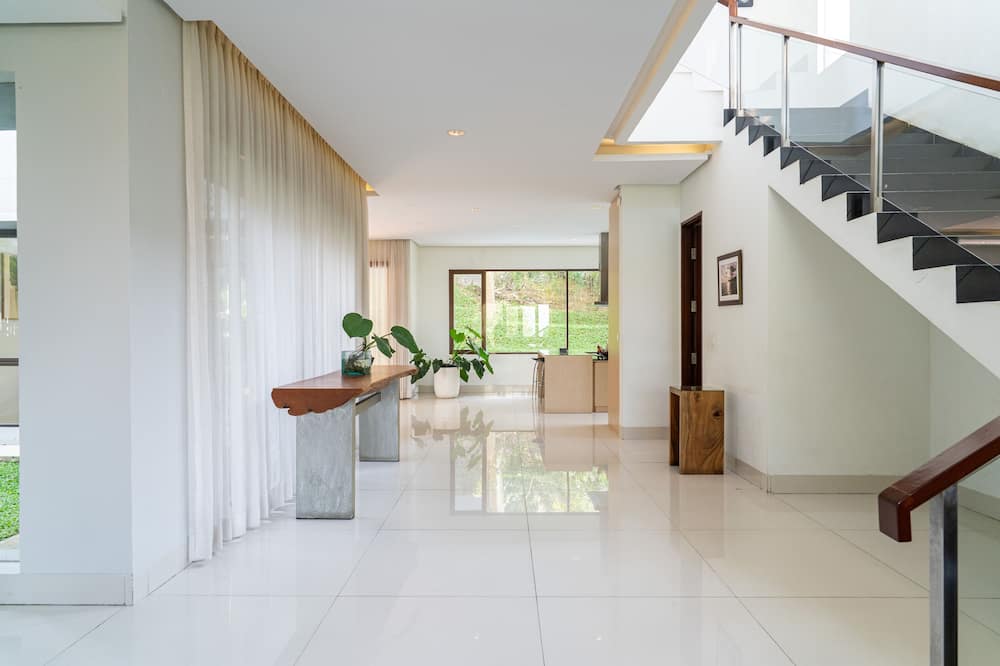 Oyama City View 4BR Villa with a Heated Pool