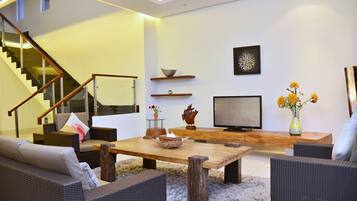 別墅, 4 間臥室, 私人泳池 | 客廳 | 40 吋等離子電視連衛星電視頻道、電視、DVD 播放機