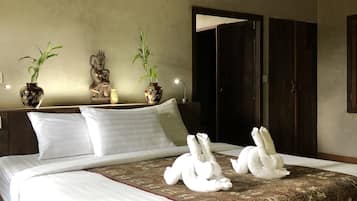 Minibar, in-room safe, individually decorated, individually furnished