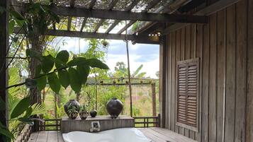 Champa Honeymoon Suite | Terrace/patio