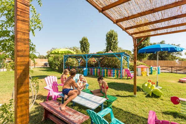 Área de juegos infantiles al aire libre