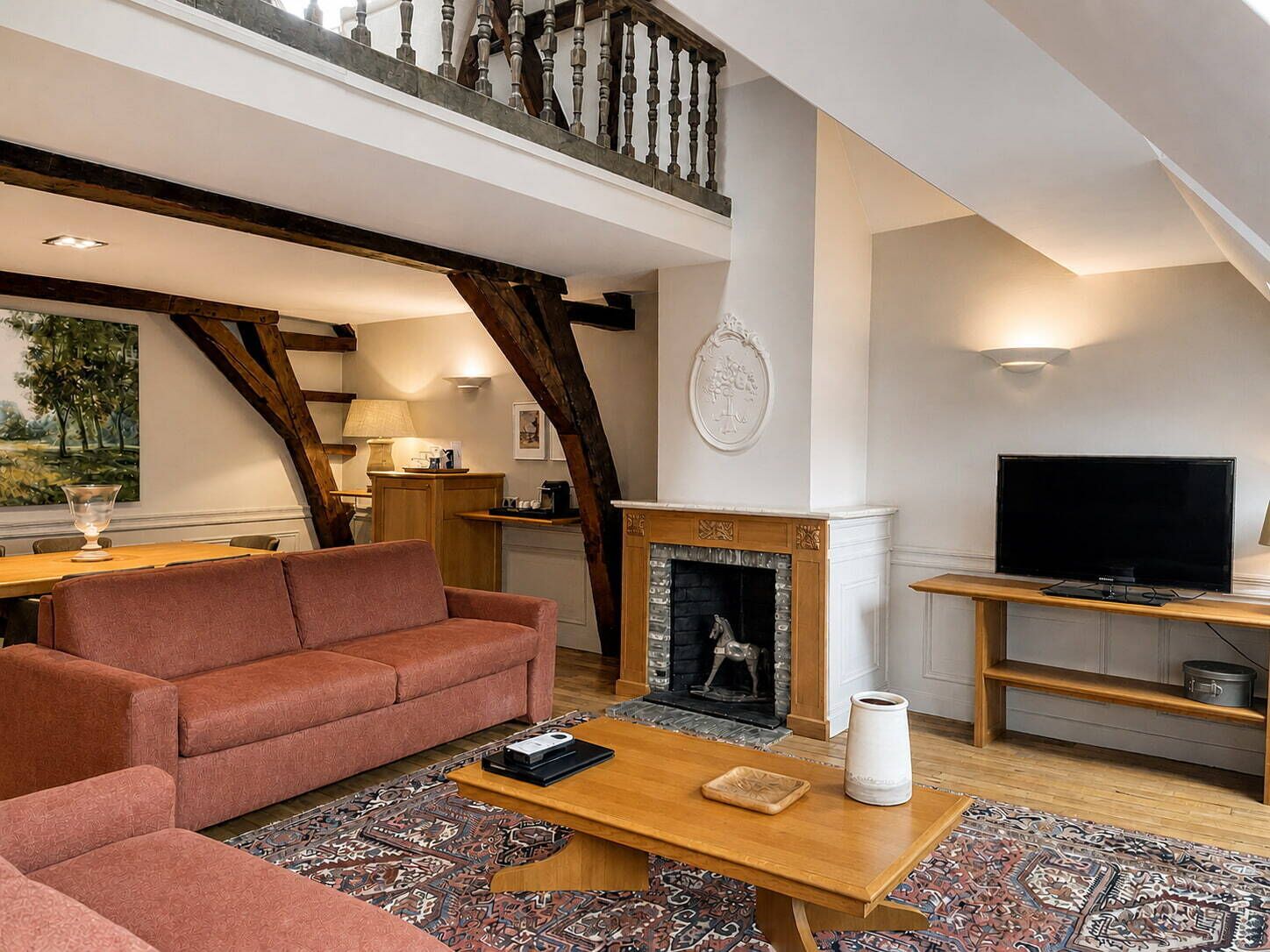 Superior Suite (Classic) | Living area | TV
