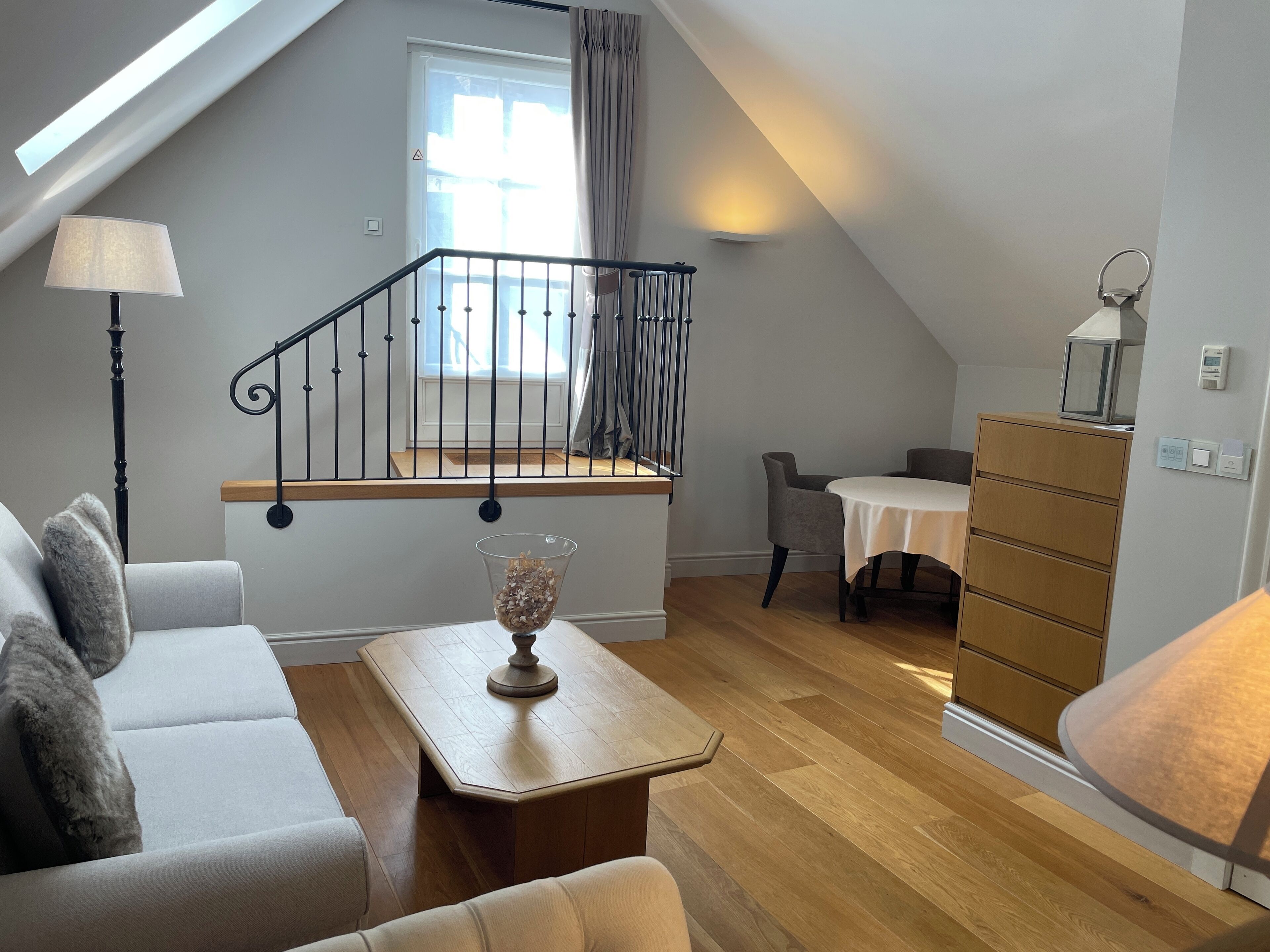 superior suite (garden) | living area | tv