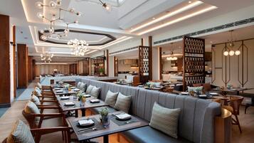 Bữa sáng buffet hàng ngày (190000 IDR/mỗi người)