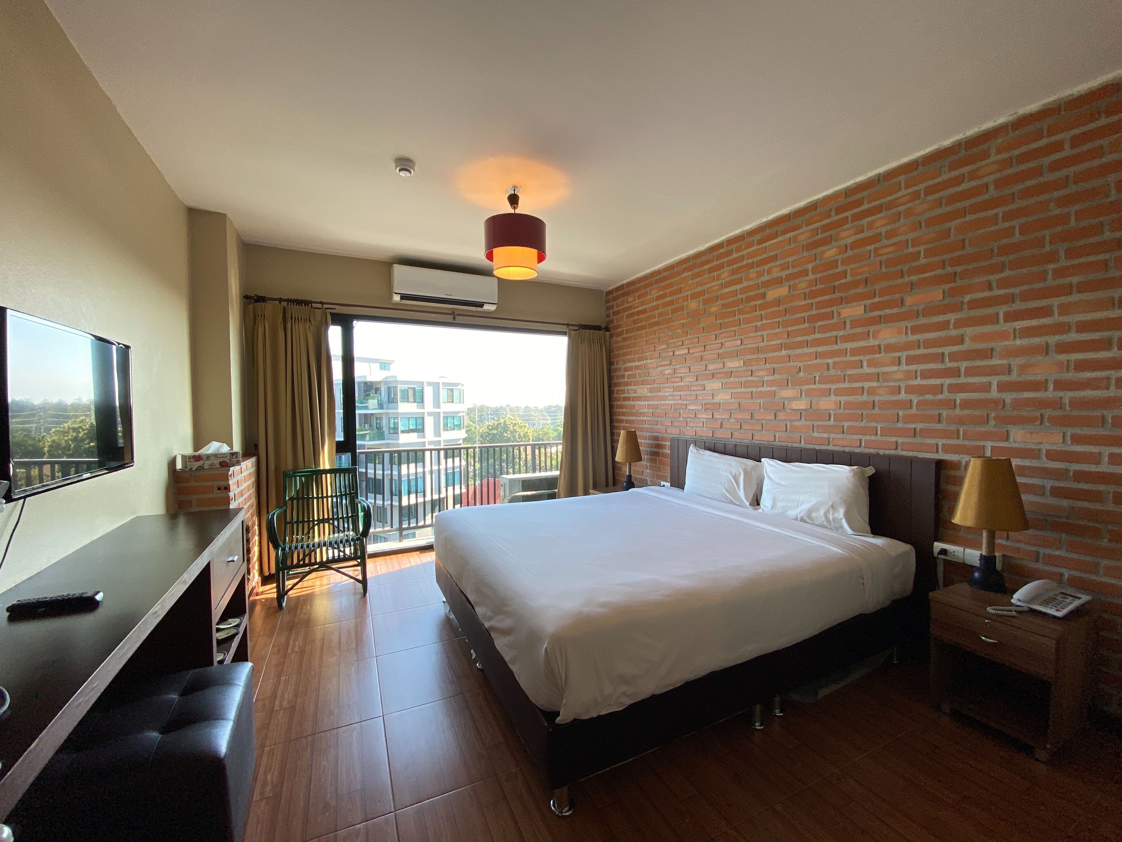 1 bedroom, free minibar items, in-room safe, desk