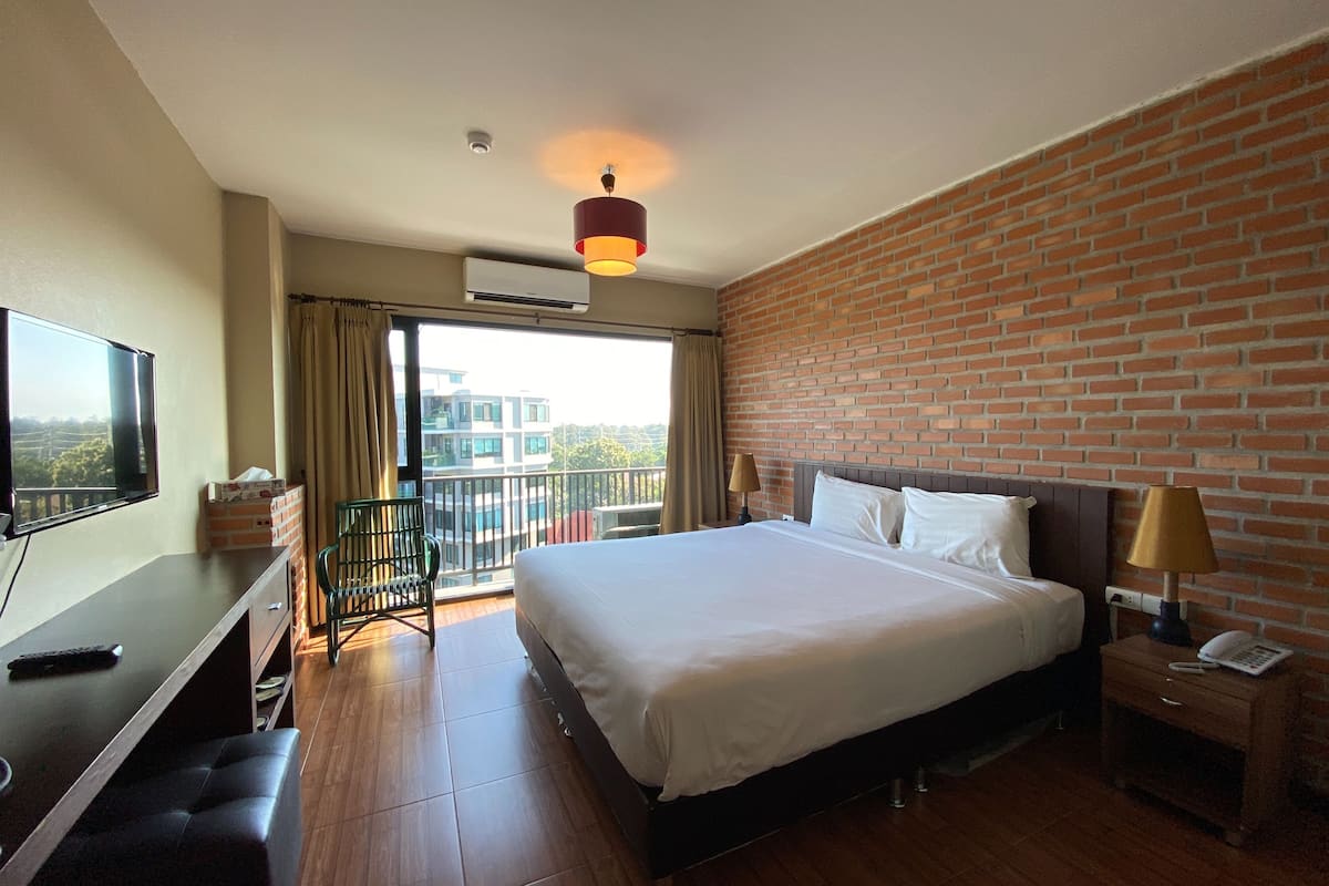 Deluxe Double Room | 1 bedroom, free minibar items, in-room safe, desk