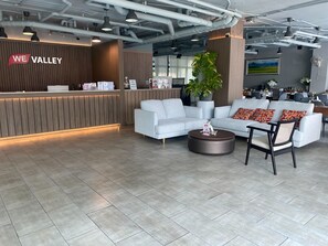 Reception - WE Valley Hotel (Chiang Mai)