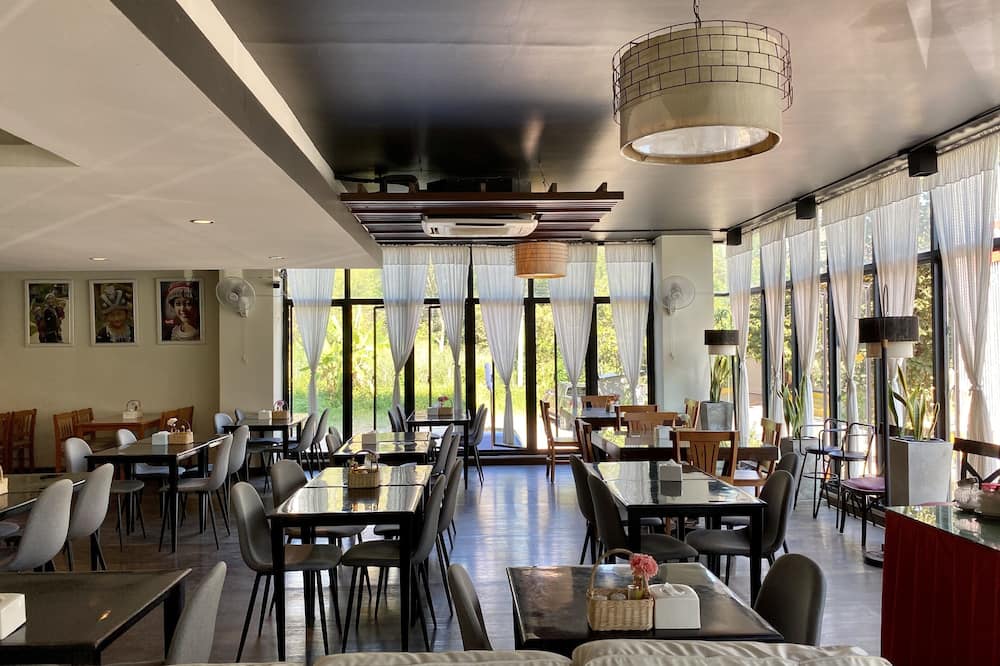 WE Valley Hotel