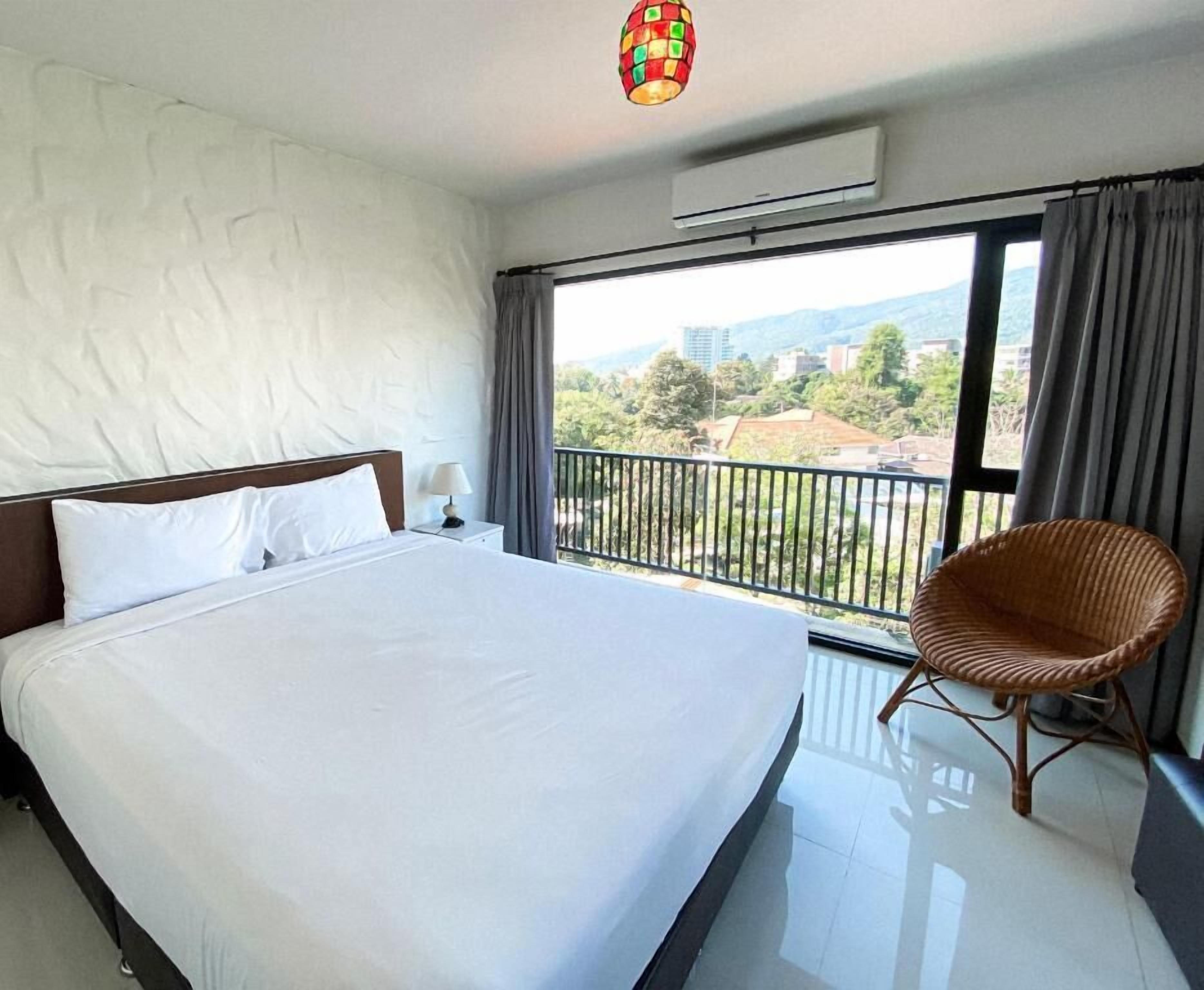 1 bedroom, free minibar items, in-room safe, desk