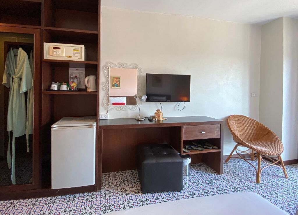 1 bedroom, free minibar items, in-room safe, desk