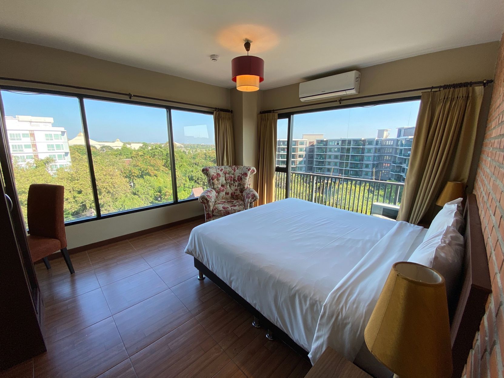 1 bedroom, free minibar items, in-room safe, desk