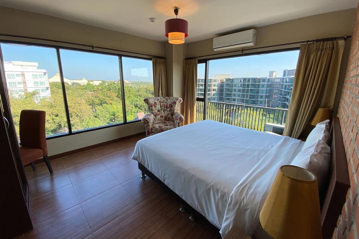 1 bedroom, free minibar items, in-room safe, desk