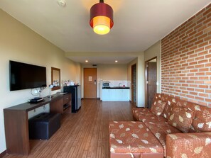 Suite Room | 1 bedroom, free minibar items, in-room safe, desk - WE Valley Hotel (Chiang Mai)