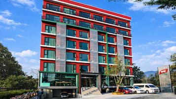 المنشأة من الخارج