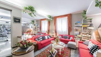 Área de estar no saguão