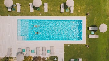 Outdoor pool, sun loungers
