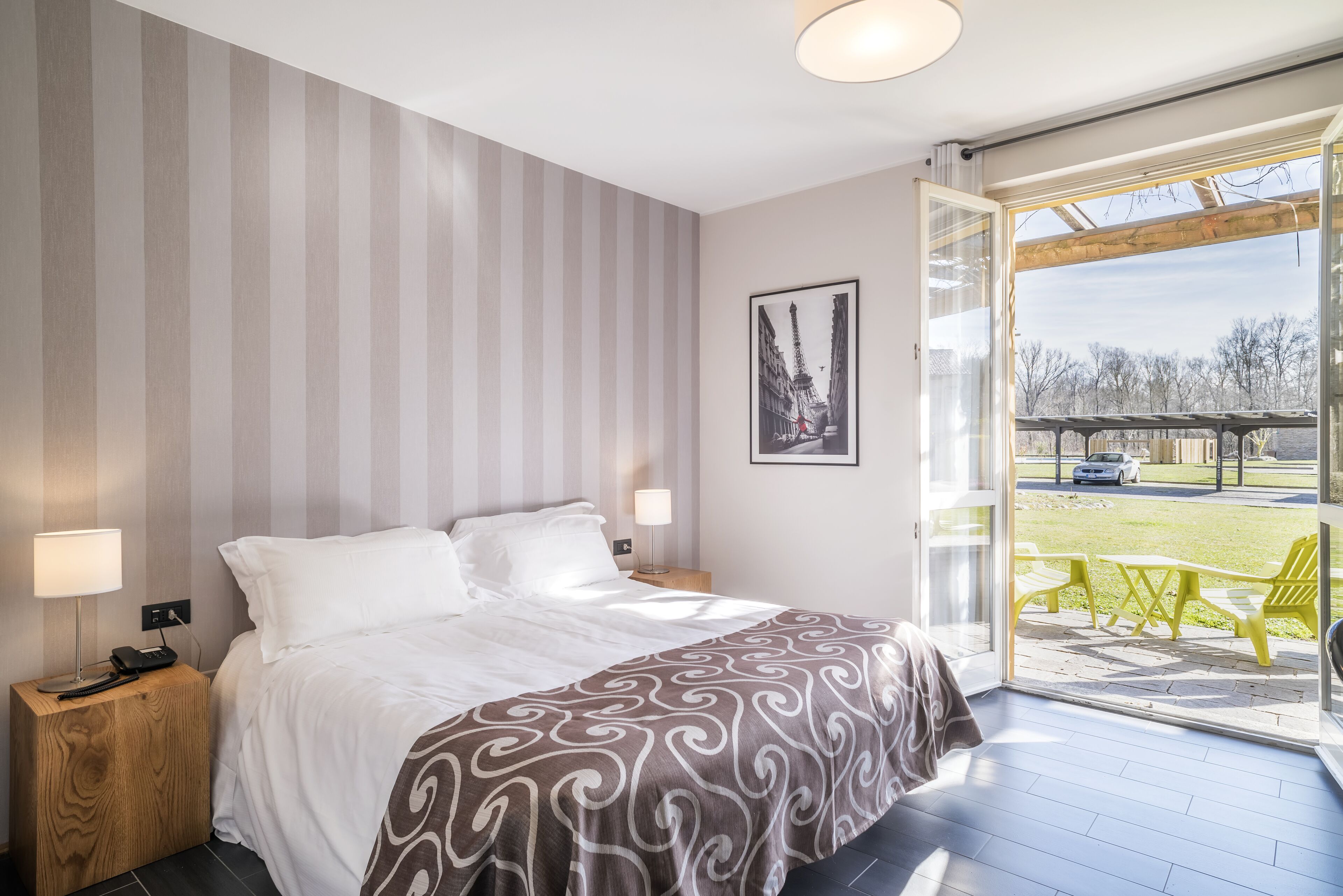 double or twin room | 1 bedroom, minibar, in-room safe, desk