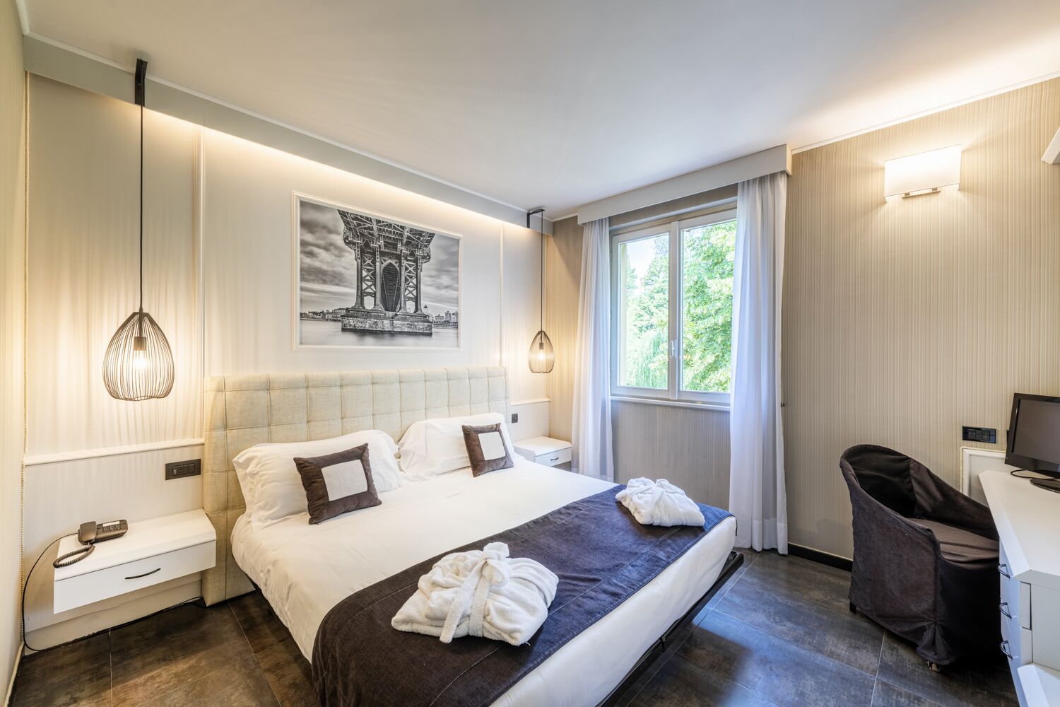 Studio Suite | Minibar, in-room safe, desk, soundproofing