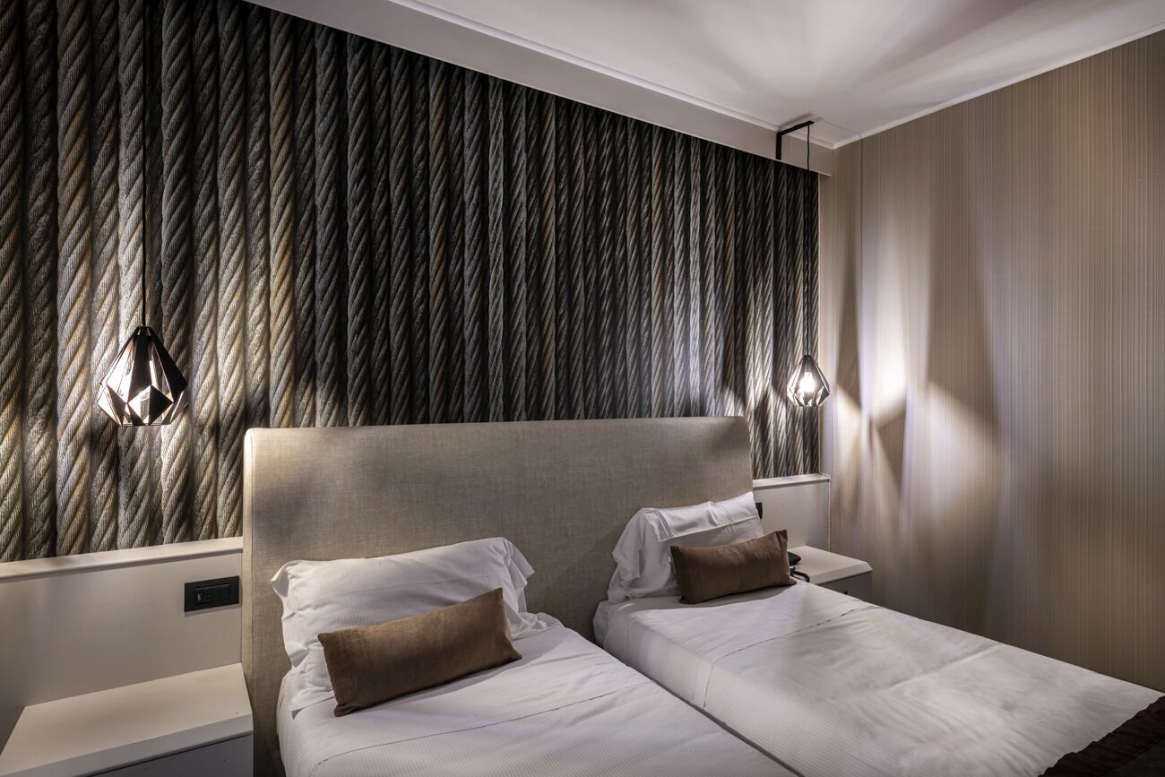 double room | 1 bedroom, minibar, in-room safe, desk