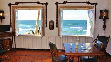Villa, 1 chambre, vue mer | Restauration dans la chambre