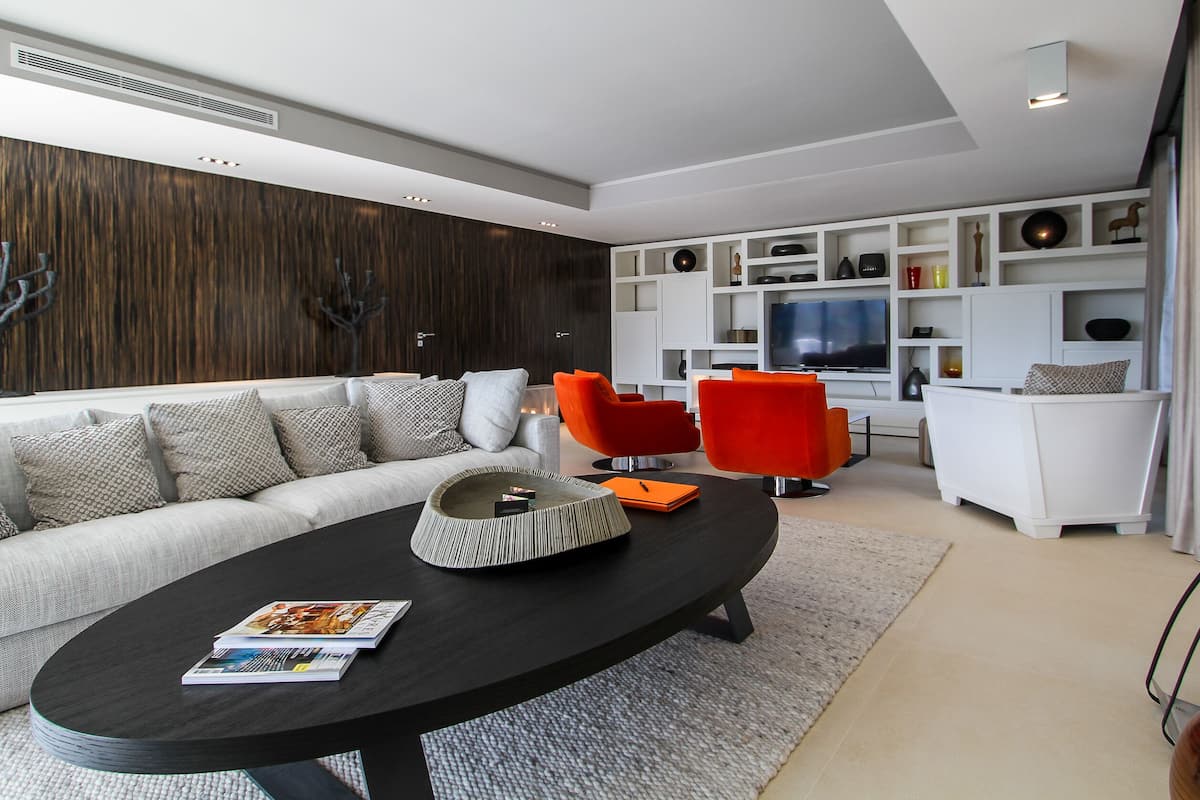 villa prestige | living room | flat-screen tv, pay films