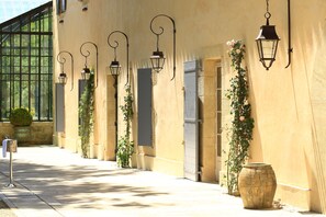 Exterior - Domaine de Manville (Les Baux-de-Provence)