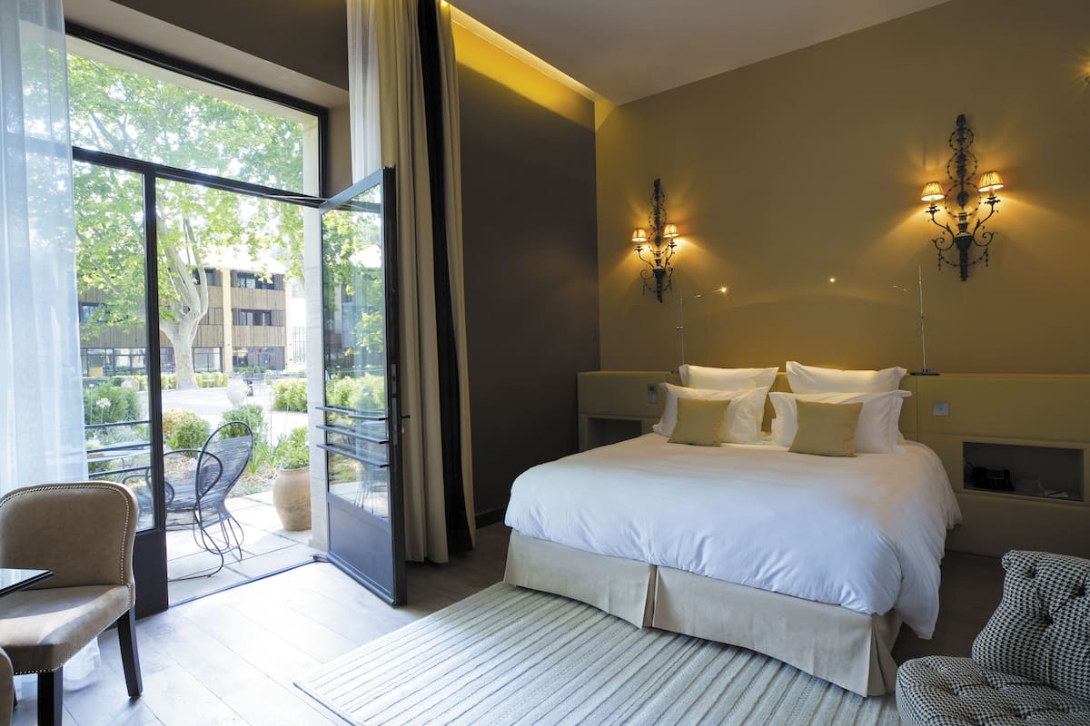Suite, Terrace | Premium bedding, minibar, in-room safe, individually decorated