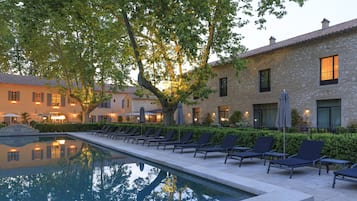 Piscine couverte, piscine extérieure (ouverte en saison)