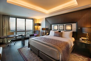 Minibar, in-room safe, desk, laptop workspace - Dedeman Bostancı (Istanbul)