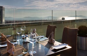 2 restaurants, serveren ontbijt, lunch, diner, Turkse gerechten