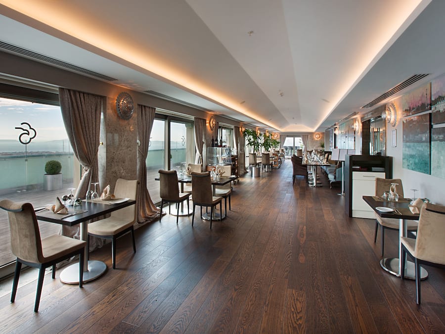 2 restaurantes; se sirve desayuno, almuerzo y cena; cocina turca