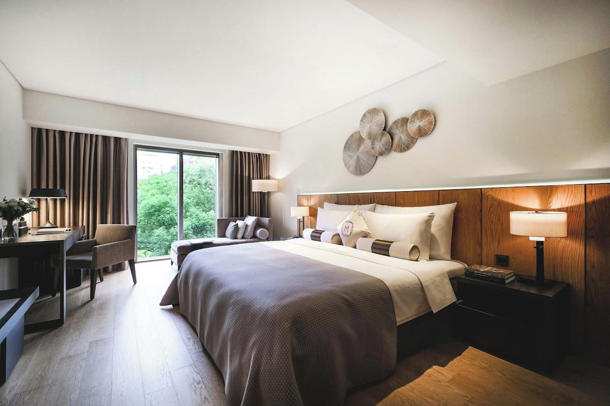 Room, 1 Double Bed, City View | Premium bedding, down comforters, minibar, in-room safe