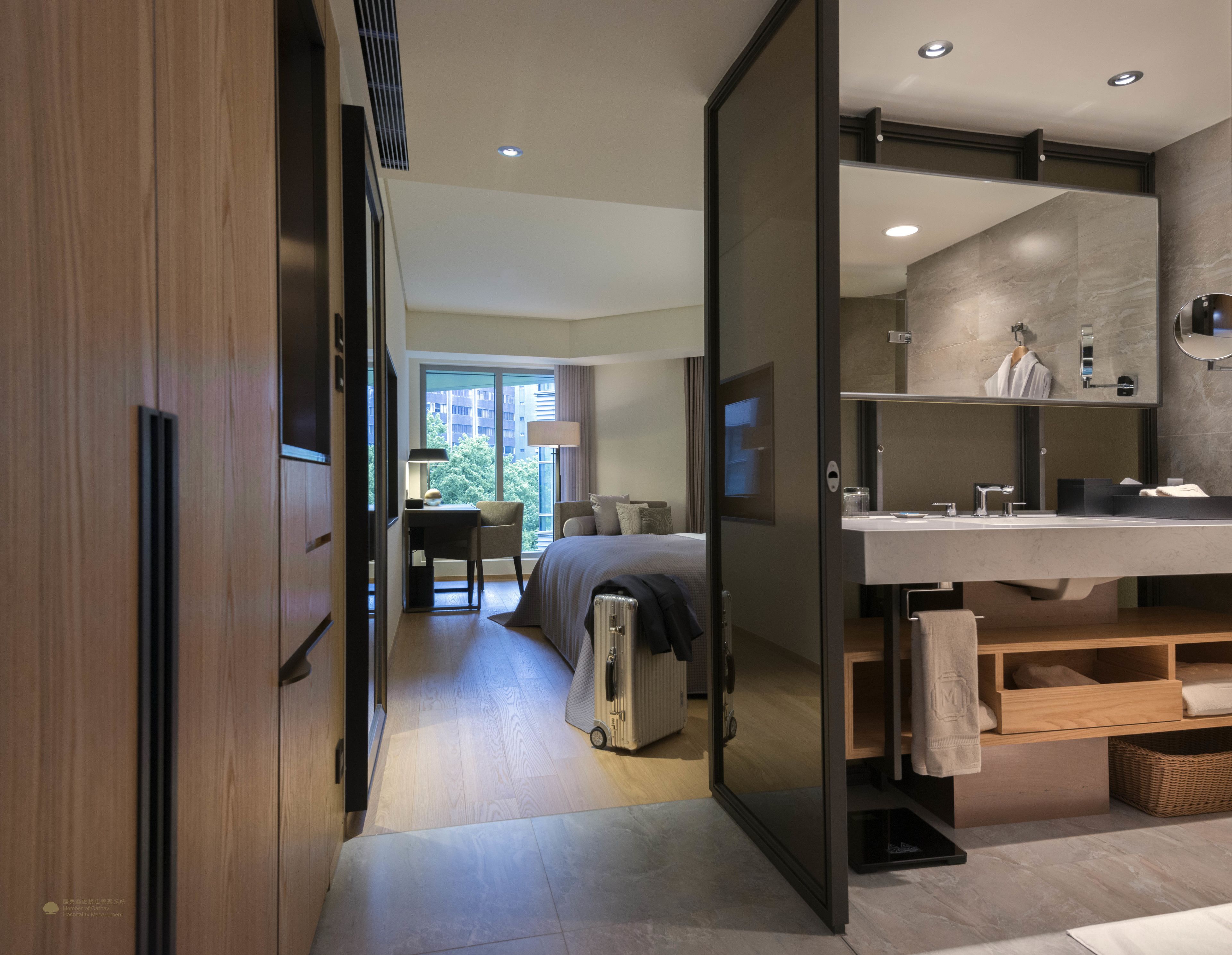 premium bedding, down duvets, minibar, in-room safe