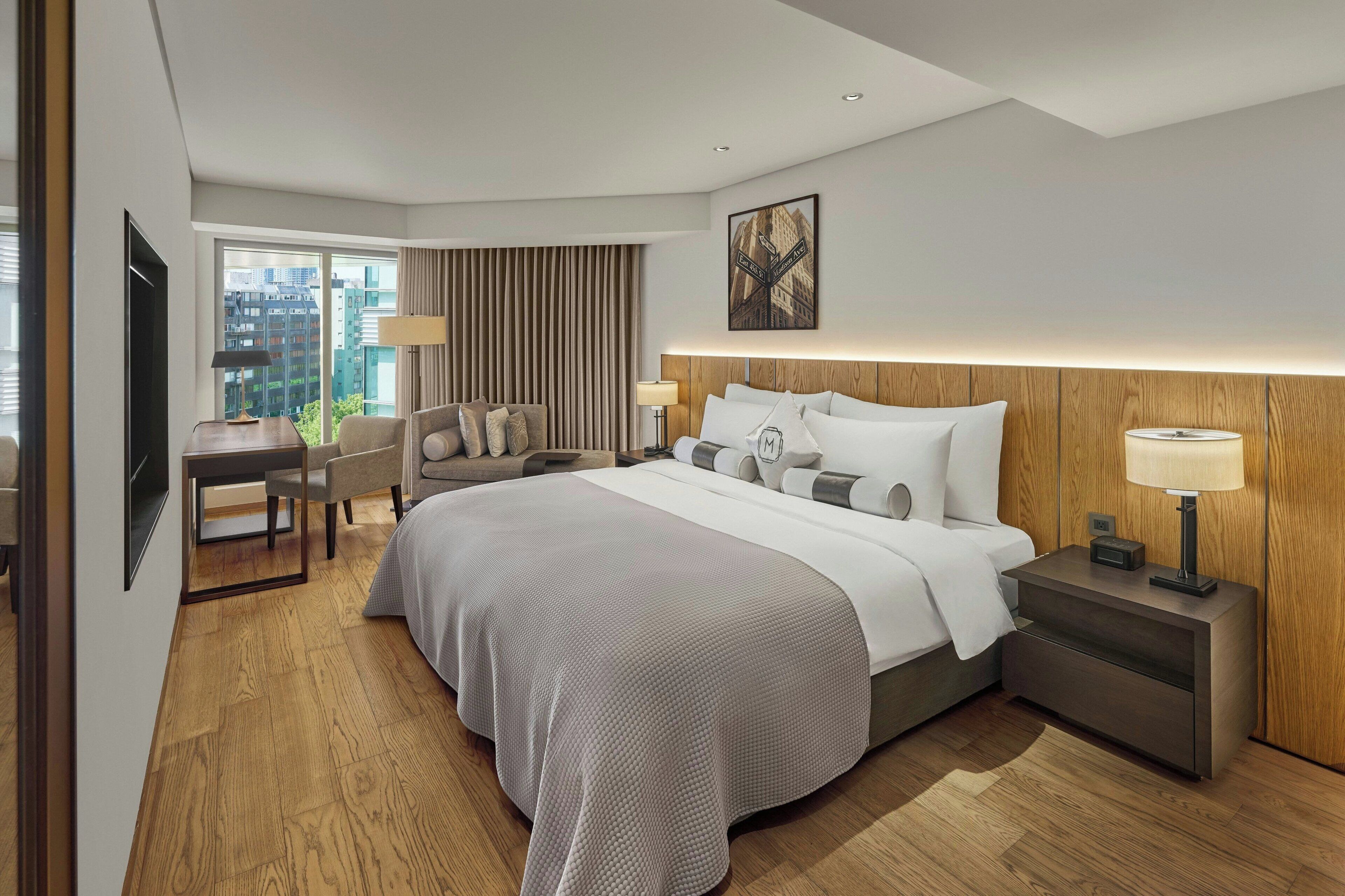 Classic Room, 1 King Bed, City View | Premium bedding, down comforters, minibar, in-room safe