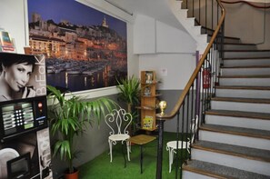Interior entrance - Hotel Moderne (Marseille)