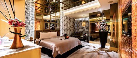 Deluxe Double Room, 1 King Bed | Down comforters, individually furnished, soundproofing, free WiFi