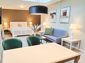 Honeymoon Suite