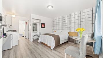 Suite, 1 Bedroom, Kitchen (2 beds) | Free WiFi