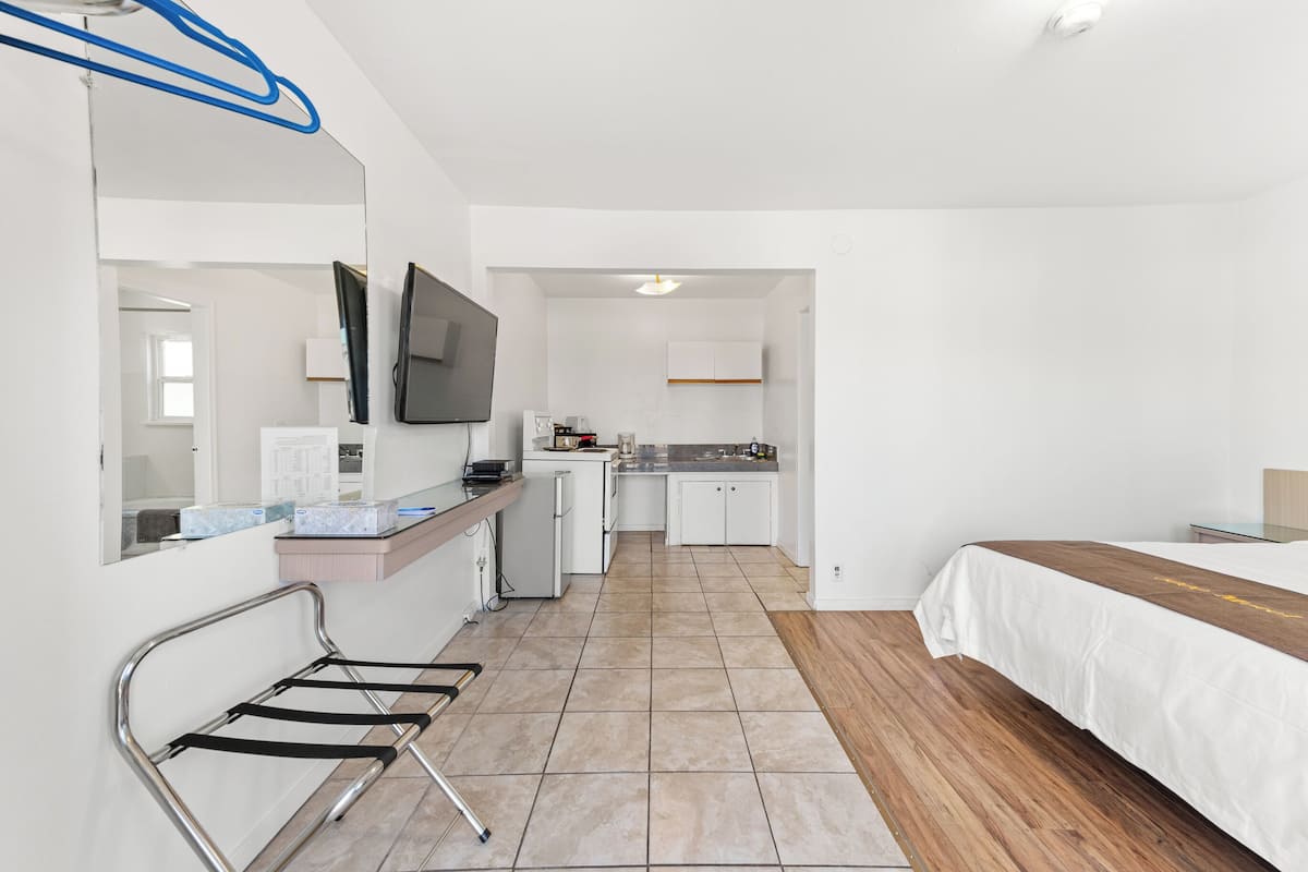 Chambre, 1 grand lit, cuisine | 1 chambre, accĂšs au Wi-Fi (inclus)