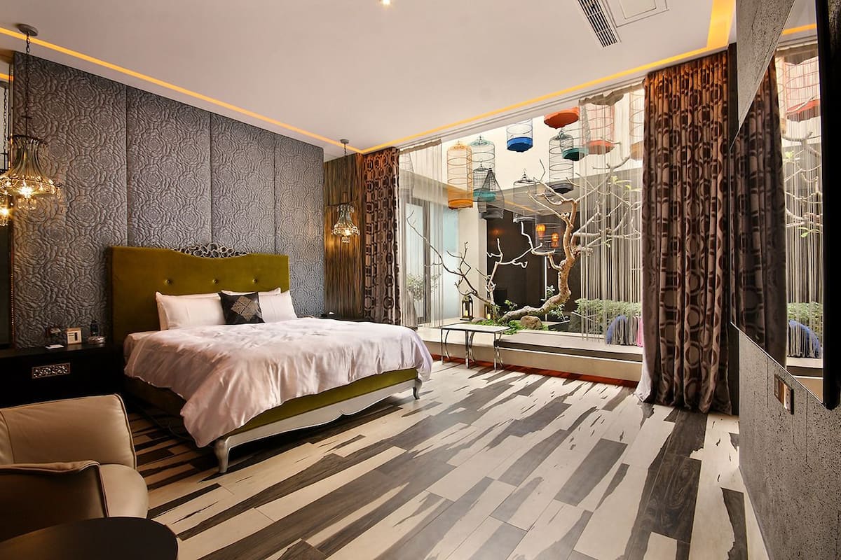 1 bedroom, premium bedding, down duvets, minibar