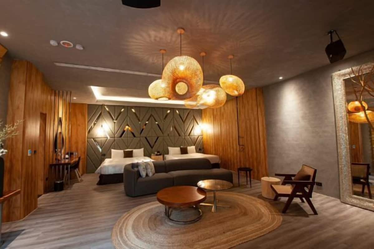 1 bedroom, premium bedding, down duvets, minibar
