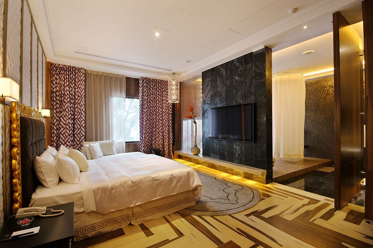 premium bedding, down duvets, minibar, desk