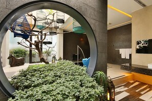 Premium bedding, down comforters, minibar, desk - Mulan Motel Taichung (Taichung)