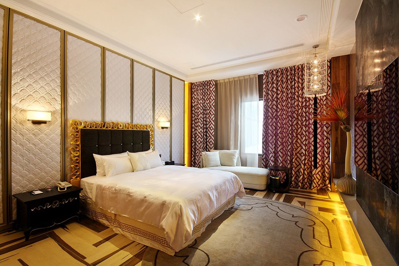 premium bedding, down duvets, minibar, desk