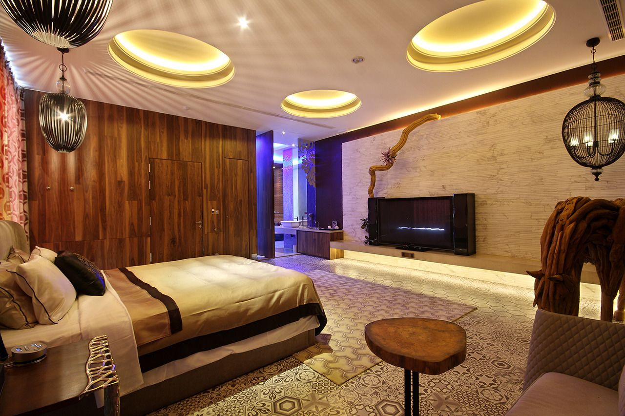 premium bedding, down duvets, minibar, desk