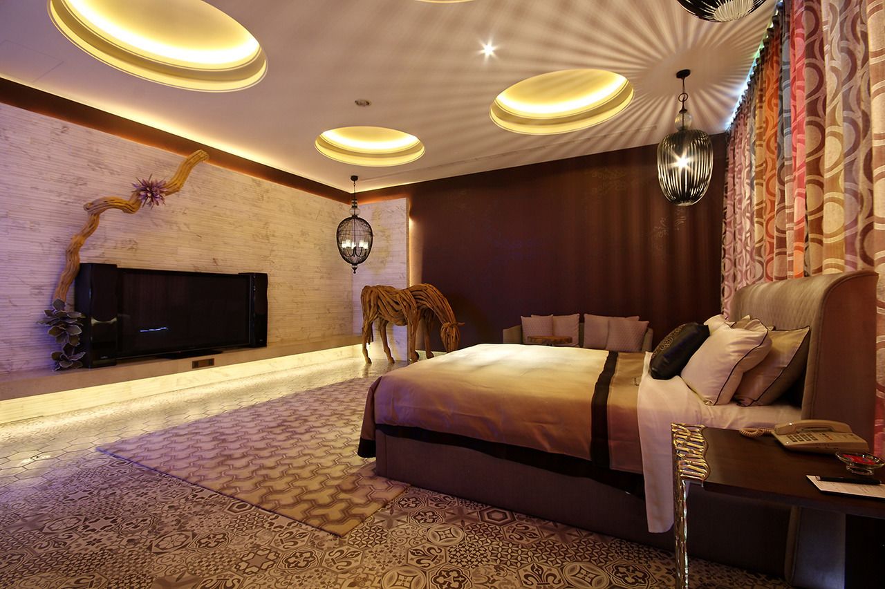 premium bedding, down duvets, minibar, desk