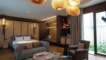 Premium bedding, down duvets, minibar, desk
