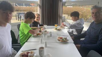 Desayuno bufé gratuito y diario