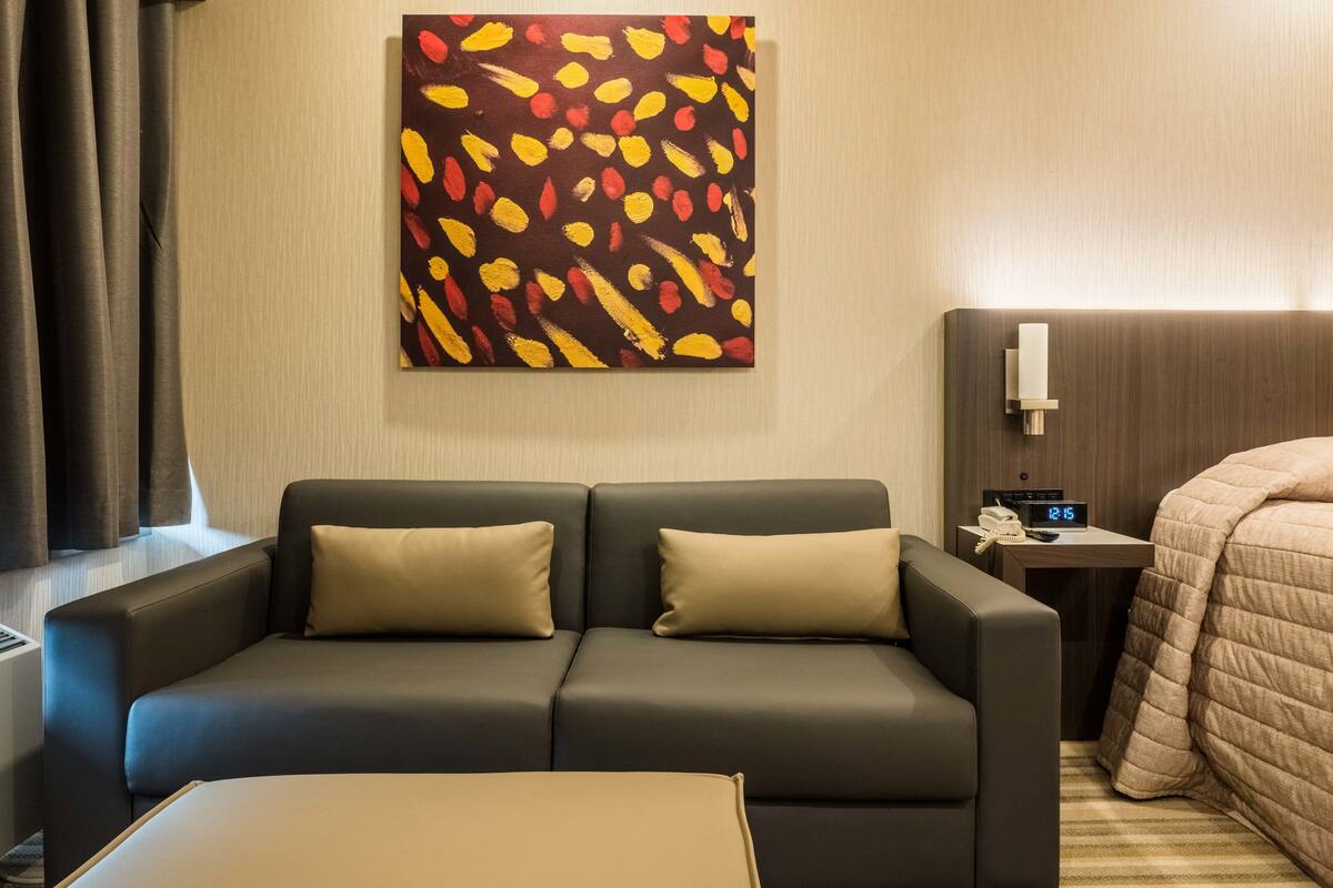 Rom – classic, 1 queensize-seng med sovesofa | Blendingsgardiner, strykejern/-brett, wi-fi (inkludert) og sengetøy
