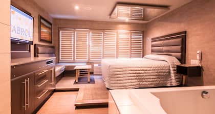 Le Chabrol Hotel & Suites